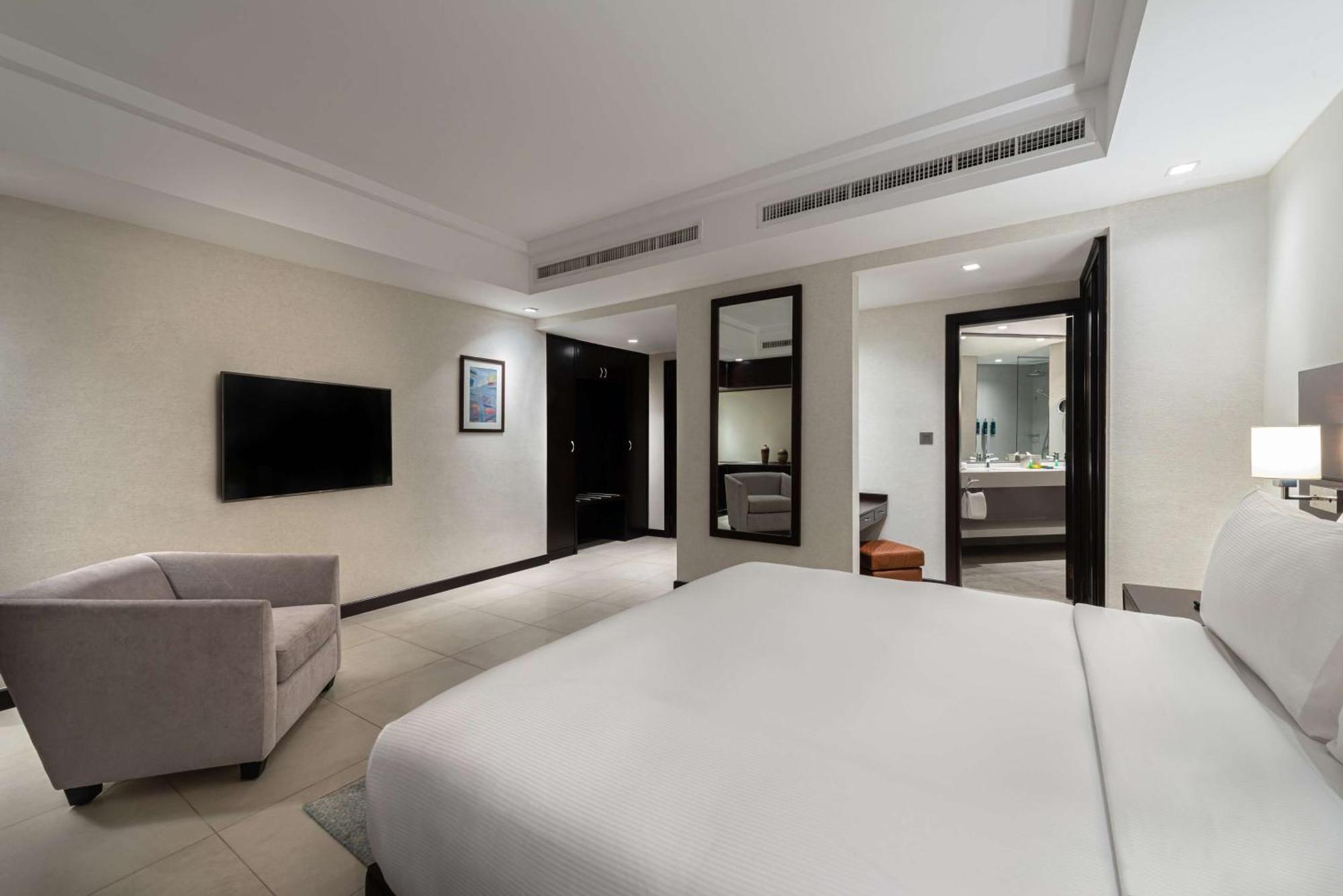 Executive Suite,1609321234:JPEG